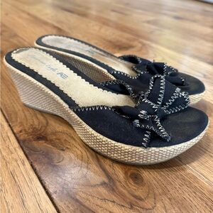 American Eagle by Payless Black and Tan Wedge Sandals